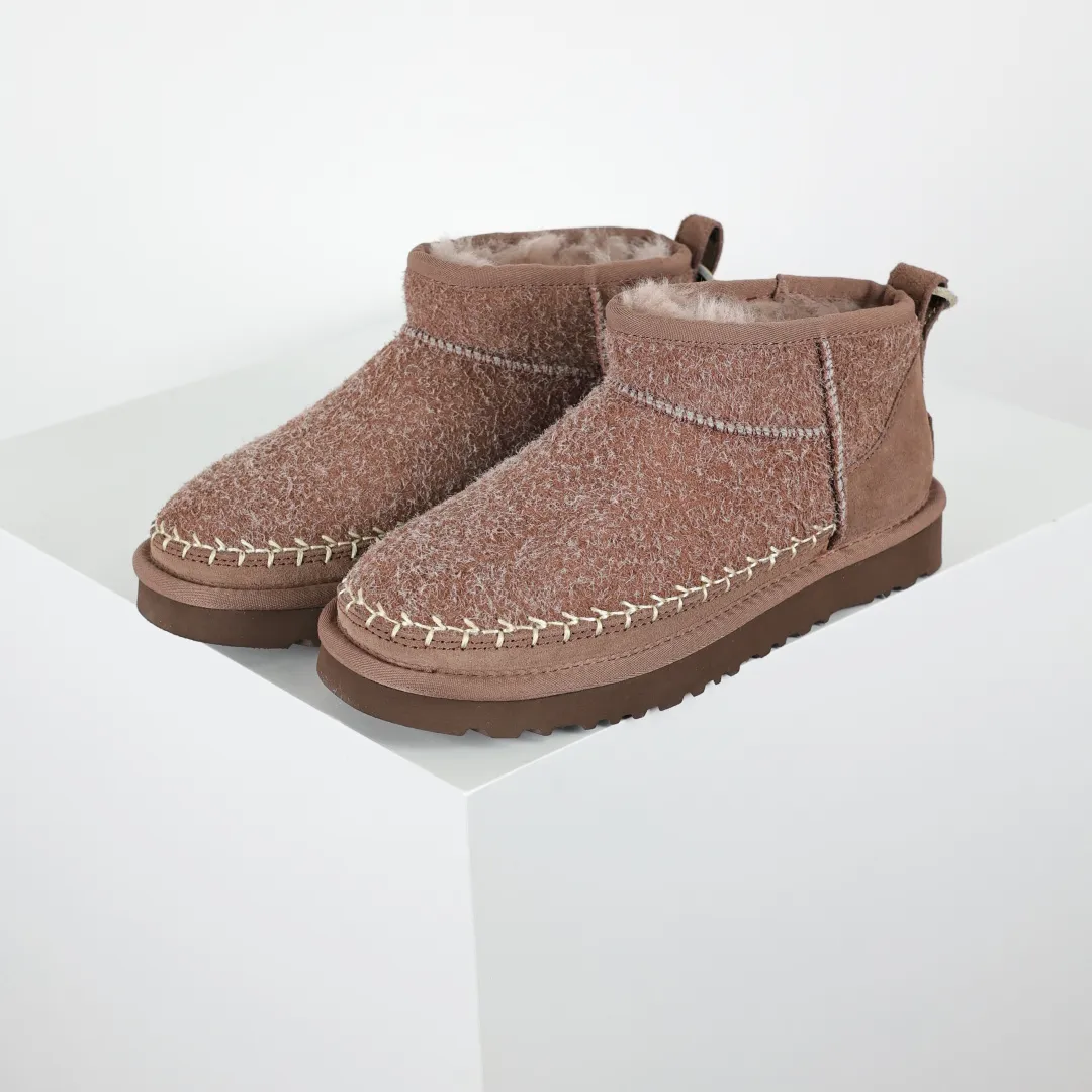 Copywriting price 💰600 The core recommendation is good price. The platform’s foreign trade is exclusively for UGG women’s snow boots 1171538. Produced by the ten-year-old brand shoemaking factory production line. Pay attention to every detail. Longfeng A-grade genuine sheep fur is integrated. It is built in full compliance with the ZP process. Size: 35 36 37 38 39 40